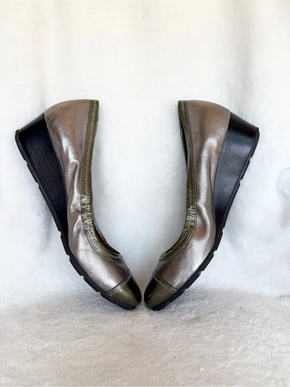Cole Haan Milly Womens Size 9.5 B Silver/Green Leather Cap Toe Wedge Pumps Shoes